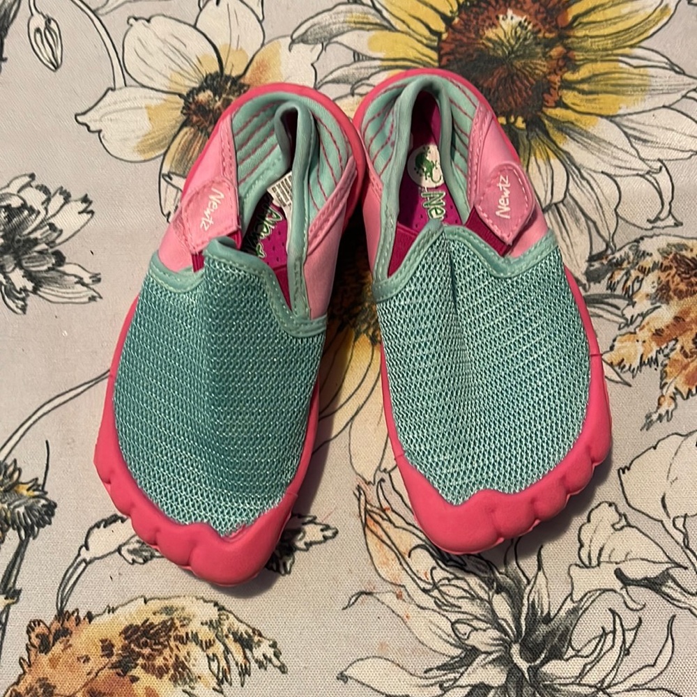Newtz toddler girls water shoes
